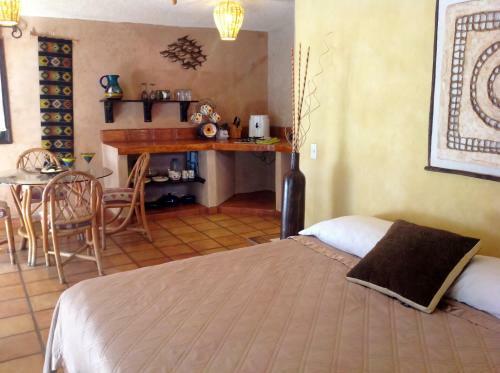 Hostal Leo's Baja Oasis
