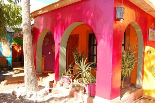 Hostal Leo's Baja Oasis