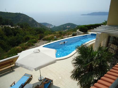Lux Villa