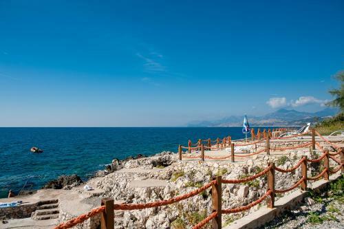 Open Sea Luxury Apartments