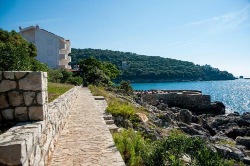 Open Sea Luxury Apartments