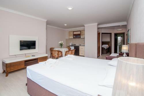 Open Sea Luxury Apartments