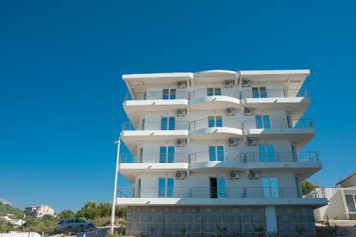 Open Sea Luxury Apartments