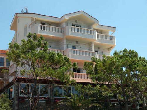 Hotel R