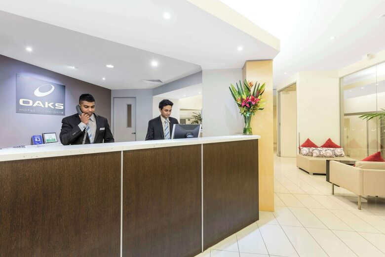 Hotel Oaks On Lonsdale