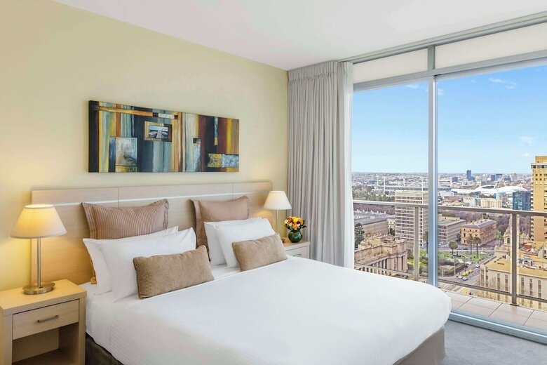 Hotel Oaks On Lonsdale