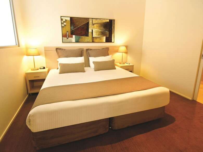 Hotel Oaks On Lonsdale