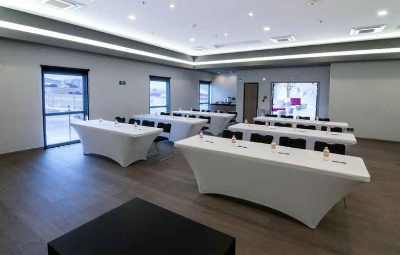 Hotel City Express Plus Mundo E