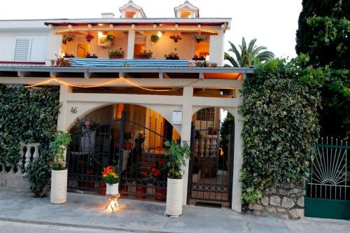 Hostal Apartments Sandra