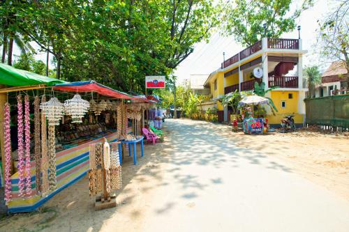 Albergue Ngapali Banyan (ii)
