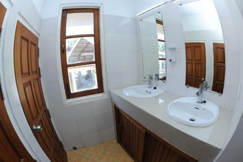 Albergue Ngapali Banyan (ii)