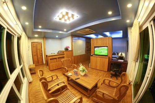 The Floral Breeze Hotel Yangon