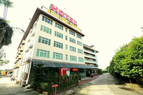 The Floral Breeze Hotel Yangon