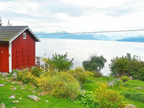 Holiday Home Hansbakken