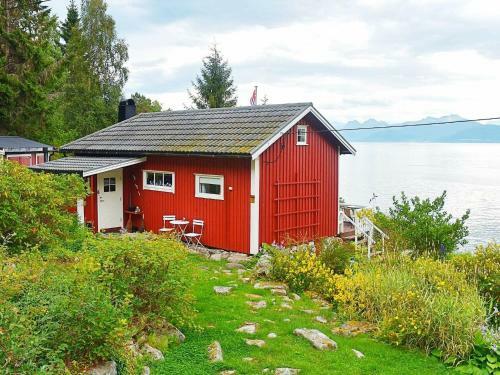 Holiday Home Hansbakken