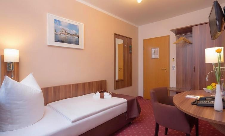 Gold Hotel