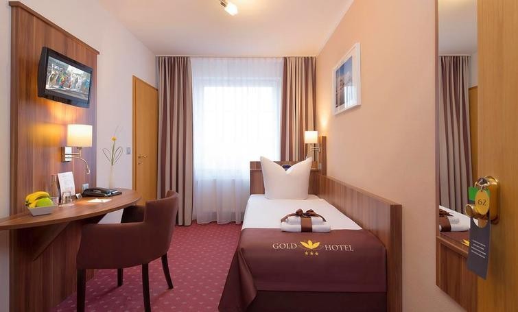 Gold Hotel
