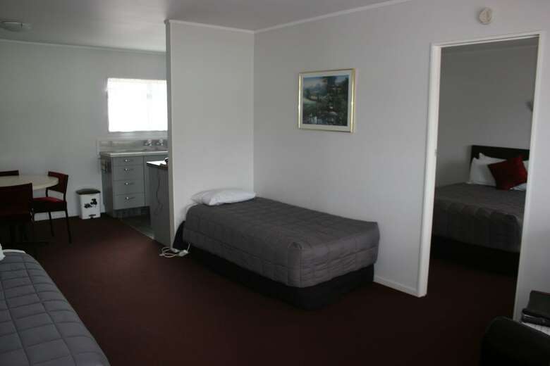 Burgundy Rose Motel