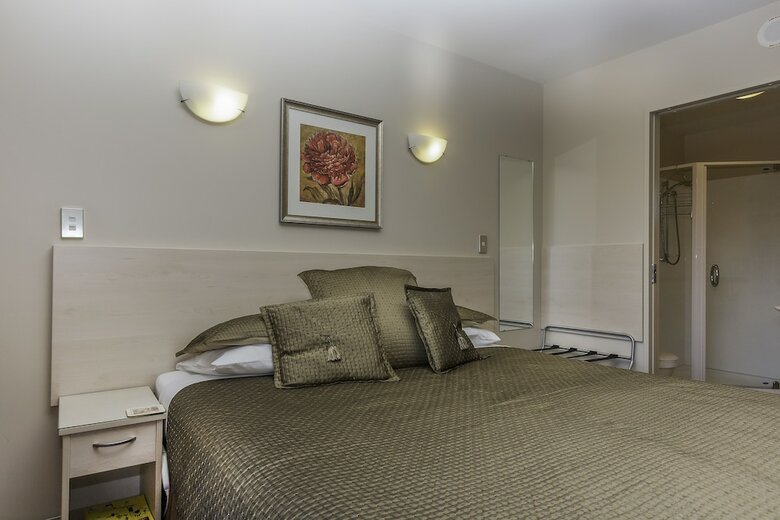 166 Majestic Court Motel