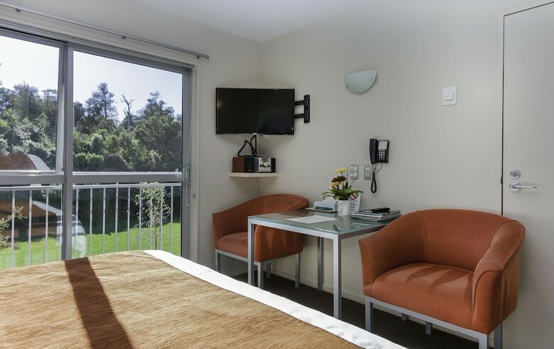 166 Majestic Court Motel