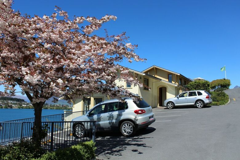 Aparthotel Villa Del Lago