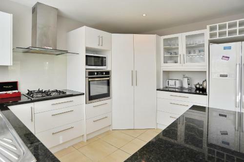 Rosemary's Villa - Christchurch Holiday Homes