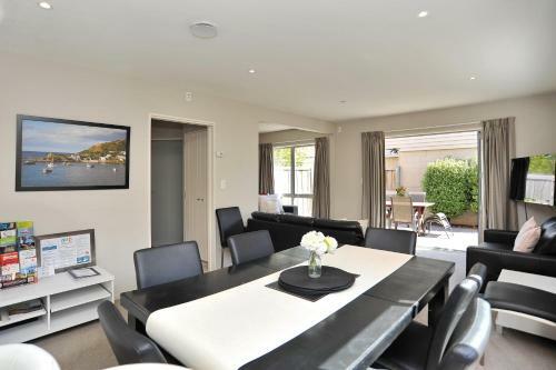 Rosemary's Villa - Christchurch Holiday Homes