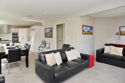 Rosemary's Villa - Christchurch Holiday Homes