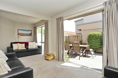 Rosemary's Villa - Christchurch Holiday Homes