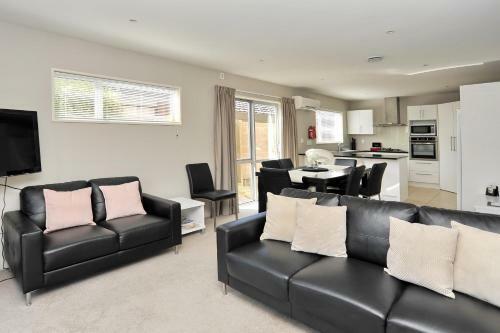 Rosemary's Villa - Christchurch Holiday Homes