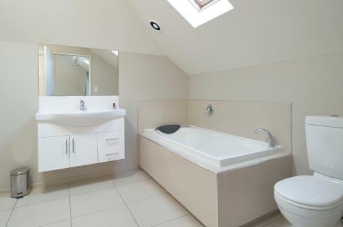 Rosemary's Villa - Christchurch Holiday Homes