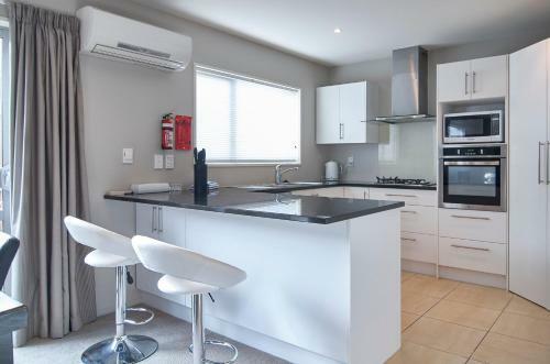 Rosemary's Villa - Christchurch Holiday Homes