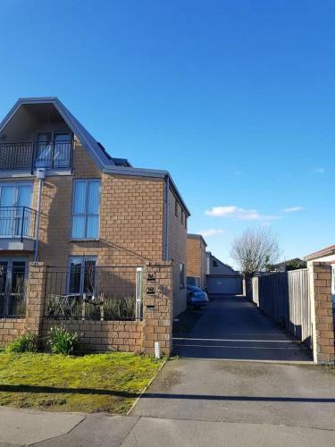 Rosemary's Villa - Christchurch Holiday Homes