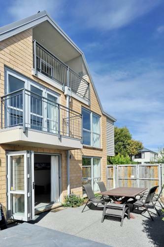 Rosemary's Villa - Christchurch Holiday Homes