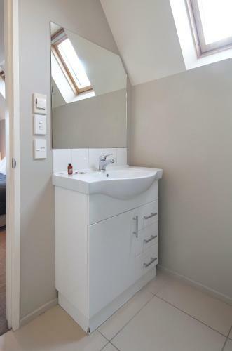 Rosemary's Villa - Christchurch Holiday Homes