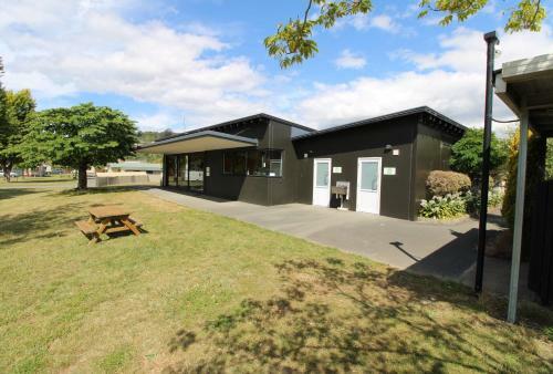Tahuna Beach Kiwi Holiday Park And Motel