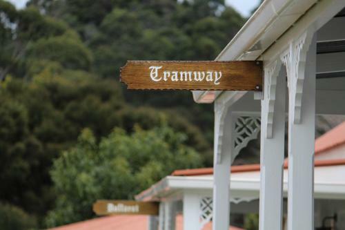 Coromandel Colonial Cottages Motel