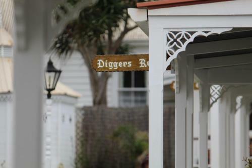 Coromandel Colonial Cottages Motel