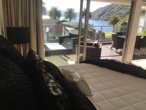 Seaview Waterfront Apartments