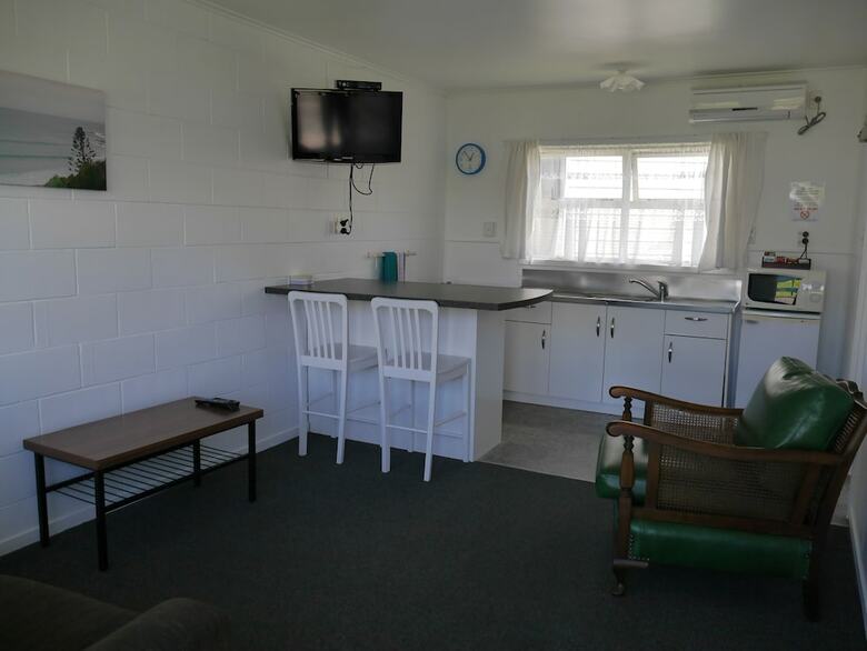 Raglan Palm Beach Motel
