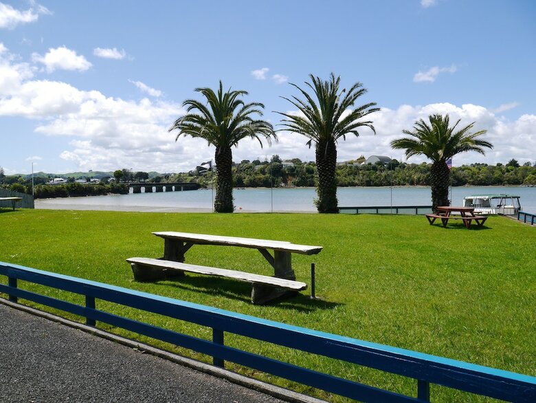 Raglan Palm Beach Motel