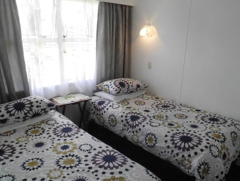 Raglan Palm Beach Motel