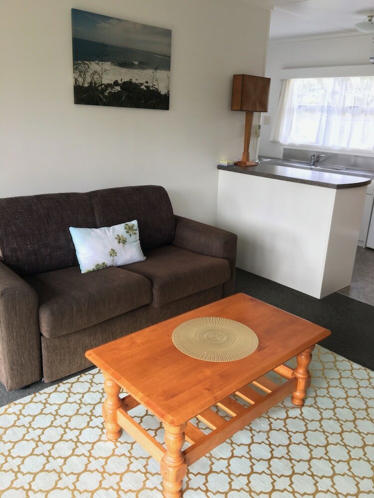 Raglan Palm Beach Motel