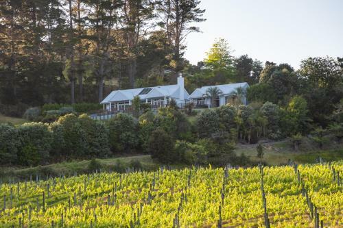 Vineyard Cottage - Paroa Bay Winery