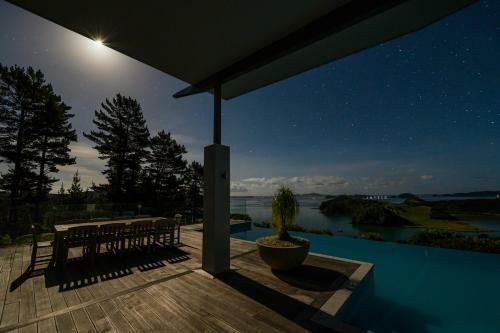Vineyard Cottage - Paroa Bay Winery