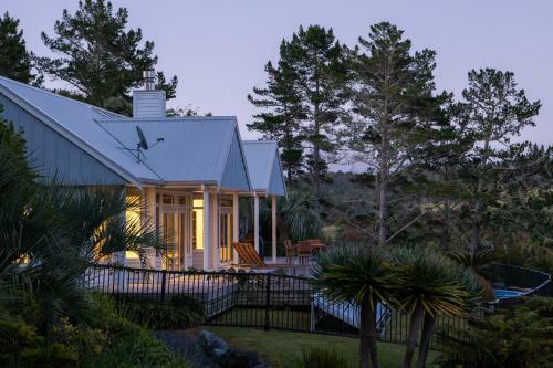 Vineyard Cottage - Paroa Bay Winery