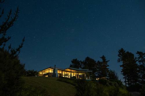 Vineyard Cottage - Paroa Bay Winery