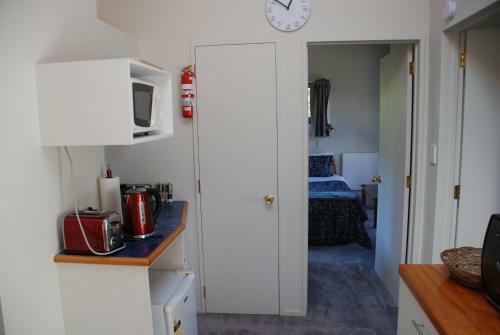 Bed & Breakfast B And B On Puriri
