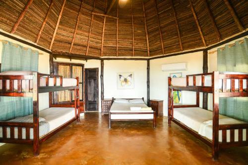 Hotel Oasis Surf Camp