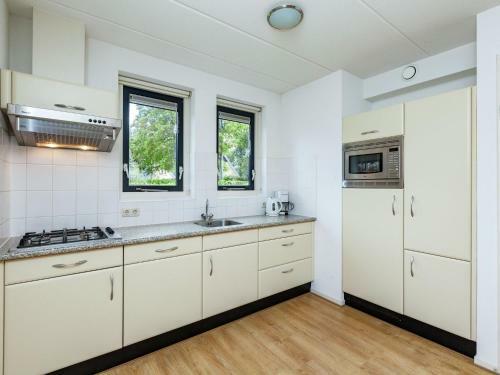 Cozy Holiday Home In Gaasterlan-sleat With Swimming Pool